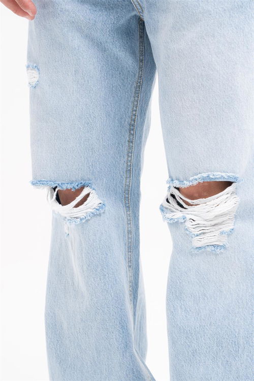 210 JEANS CON ROTURAS